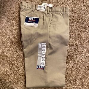 NWT IZOD American Chino pants size 32/30